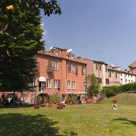 Duchessa Isabella Collection By Gsa Szálloda Ferrara